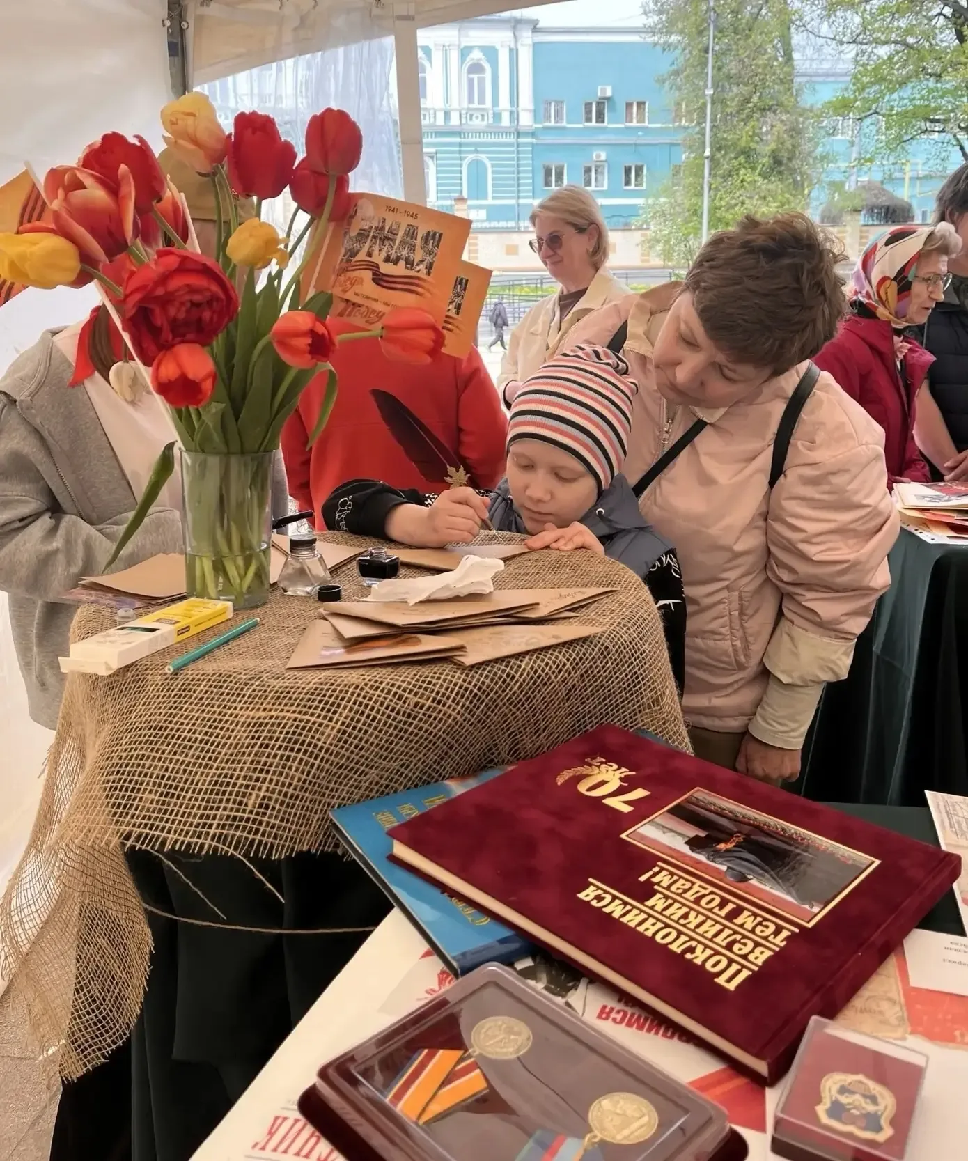 🎖🕊ДЕНЬ ПОБЕДЫ НА ГОРОДСКОЙ ПЛОЩАДКЕ🕊🎖  Сегодня, 9 мая 2026 года, в праздник Дня Победы, учащиеся 6Б 