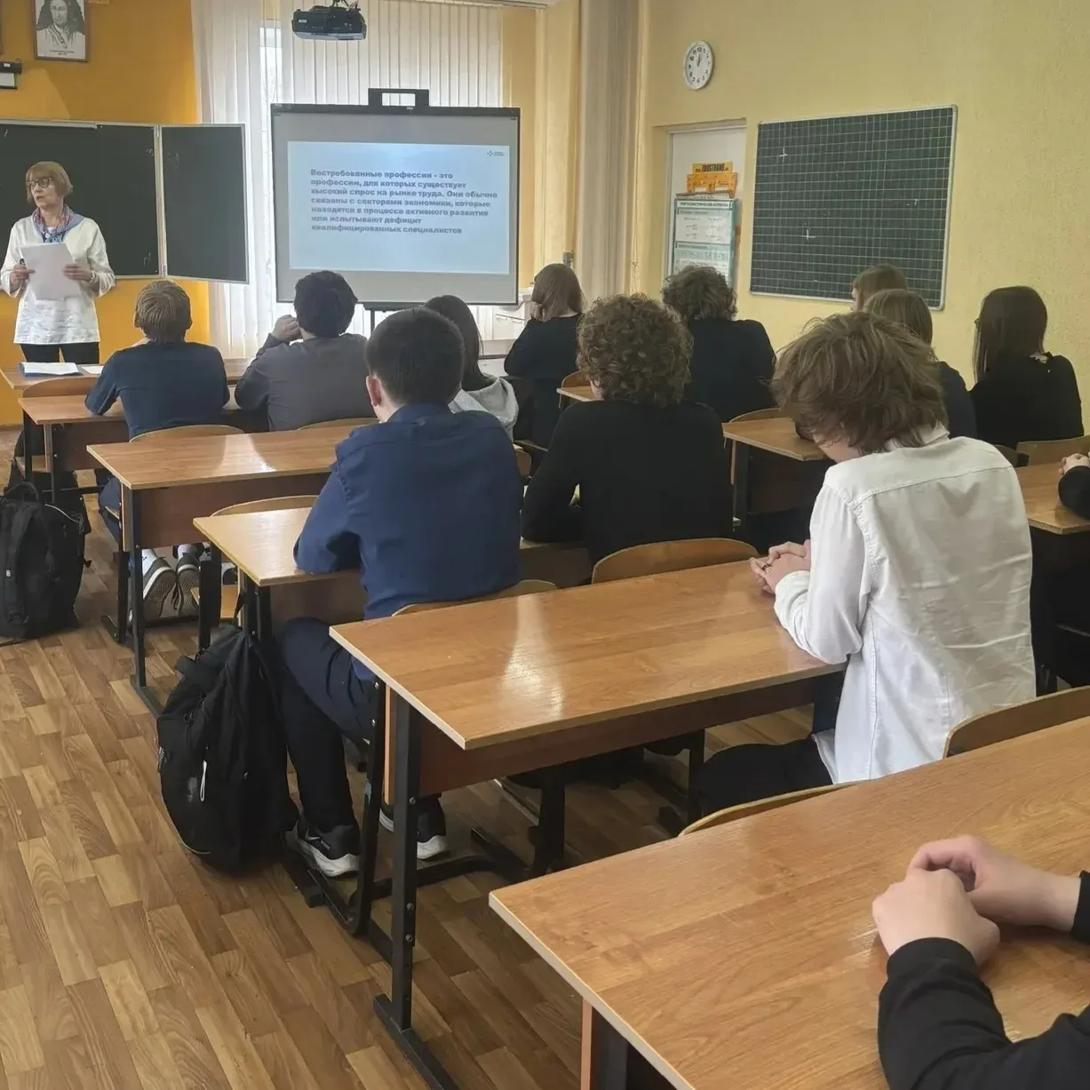 👫🔔ВСТРЕЧА УЧАЩИХСЯ С СОТРУДНИКАМИ ЦЕНТРА ЗАНЯТОСТИ НАСЕЛЕНИЯ🔔👫  27 апреля учащиеся 8А класса встрети