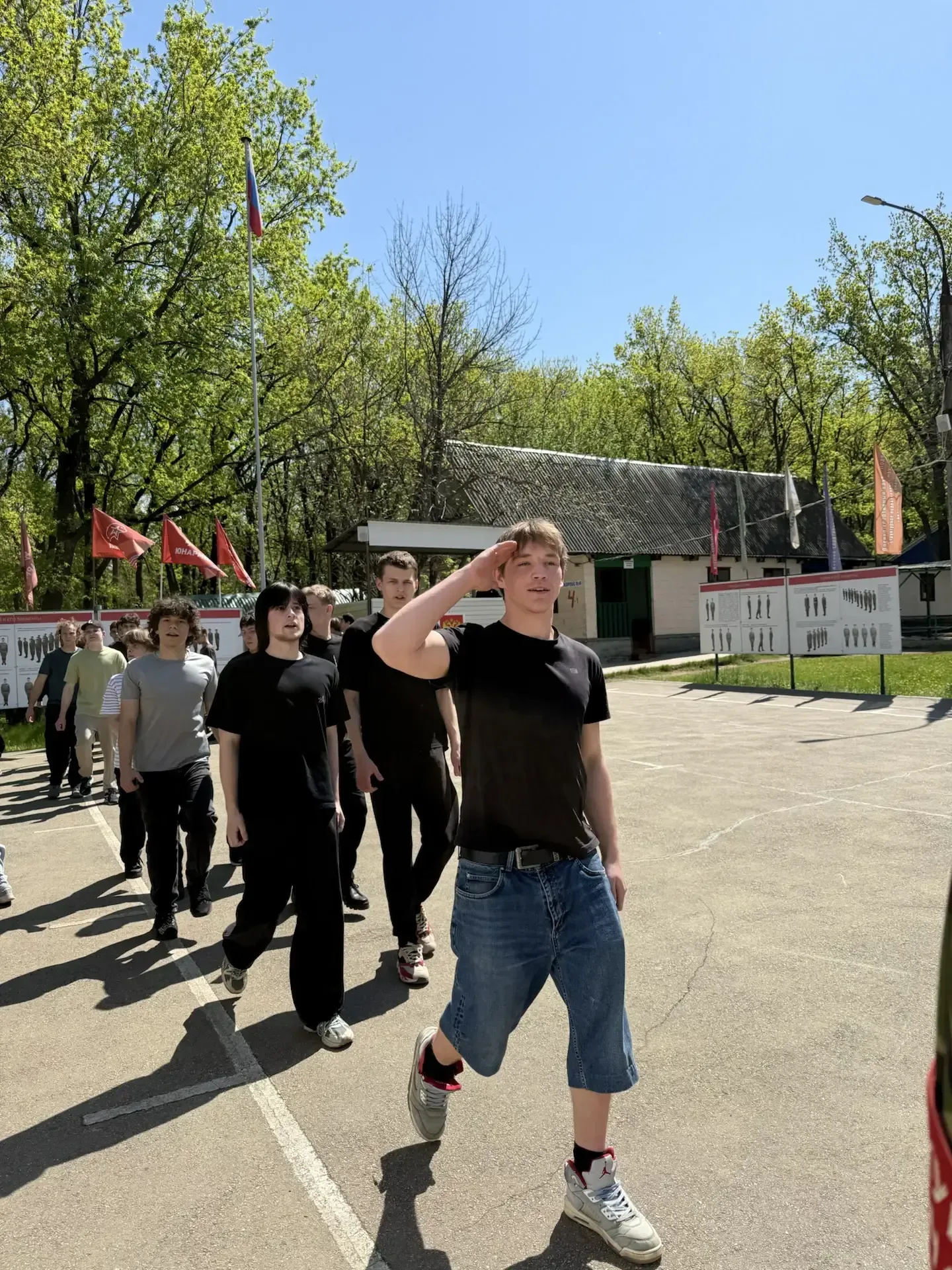 Наши ученики 10 «А», «Б» классов успешно прошли учебные военные сборы в лагере «Авангард». Это было 