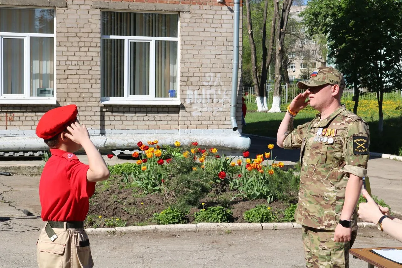 «Равнение на героев»   Сегодня для обучающихся 5–10 классов состоялся традиционный конкурс «Смотр ст