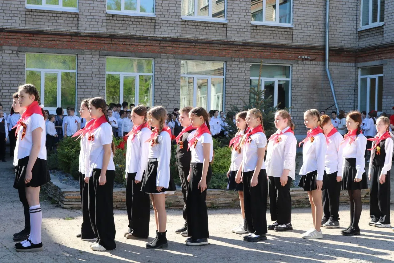 «Равнение на героев»   Сегодня для обучающихся 5–10 классов состоялся традиционный конкурс «Смотр ст