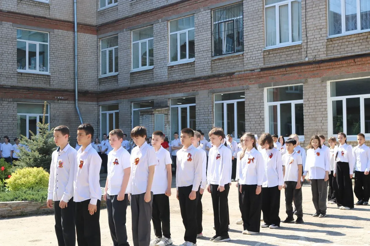 «Равнение на героев»   Сегодня для обучающихся 5–10 классов состоялся традиционный конкурс «Смотр ст