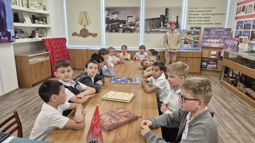 🕯 Хранители истории: экскурсия в школьном музее  В рамках празднования 81-й годовщины Победы в Велик