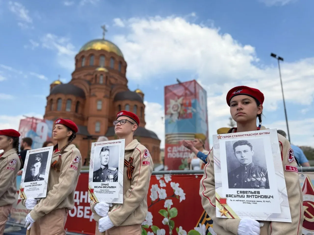 🎖️   С особой честью сообщаем, что юнармейцы **МОУ Гимназии №4** — **Коноваленко Полина, Гордиенко А