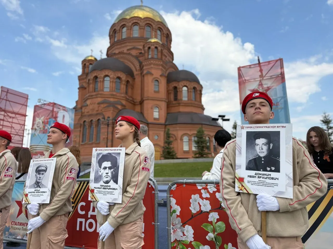 🎖️   С особой честью сообщаем, что юнармейцы **МОУ Гимназии №4** — **Коноваленко Полина, Гордиенко А