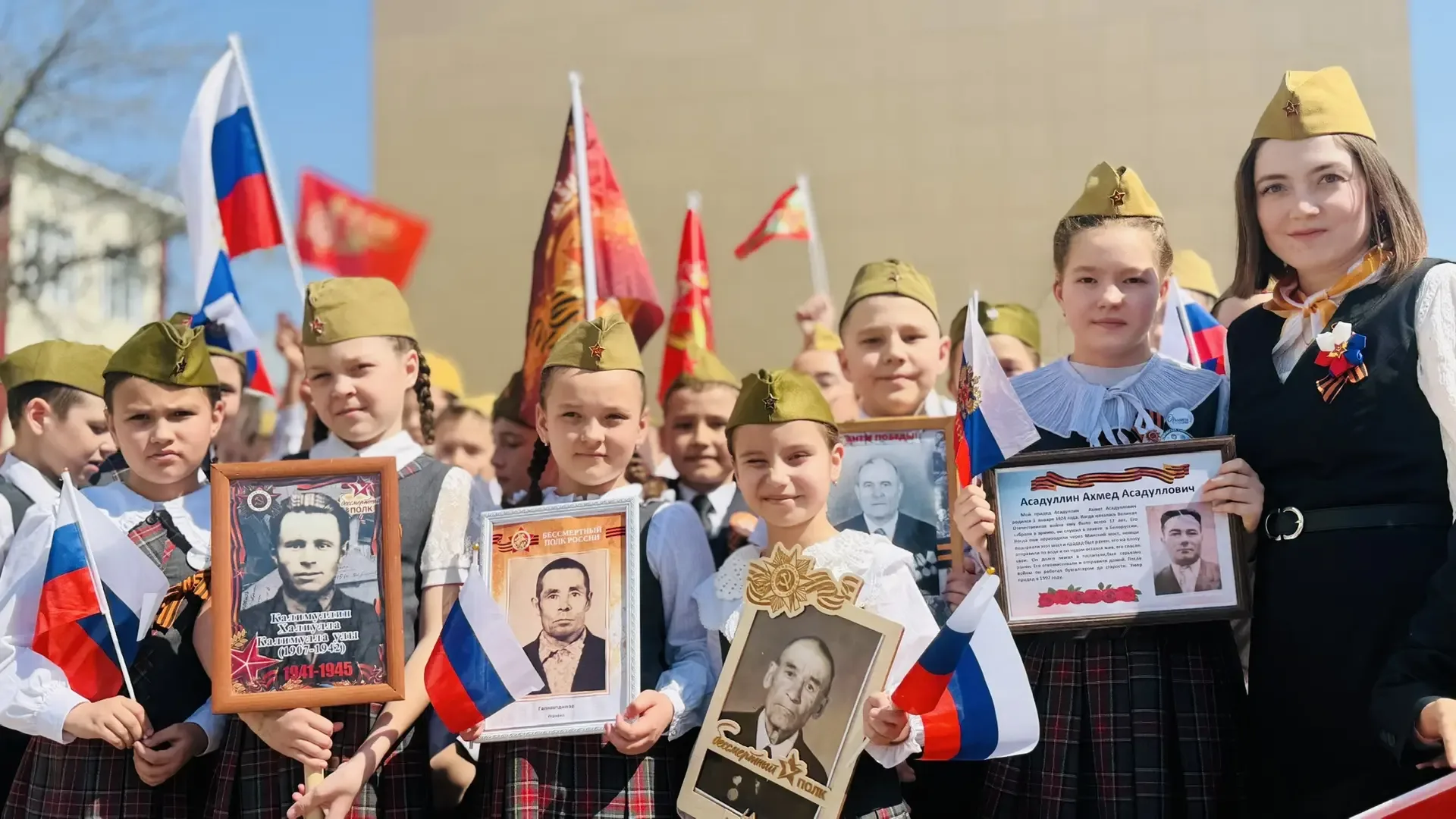 🕊️Пока мы помним — они живы. Бессмертный полк объединяет века и поколения.  #ЭхоПобеды #НавигаторыДе