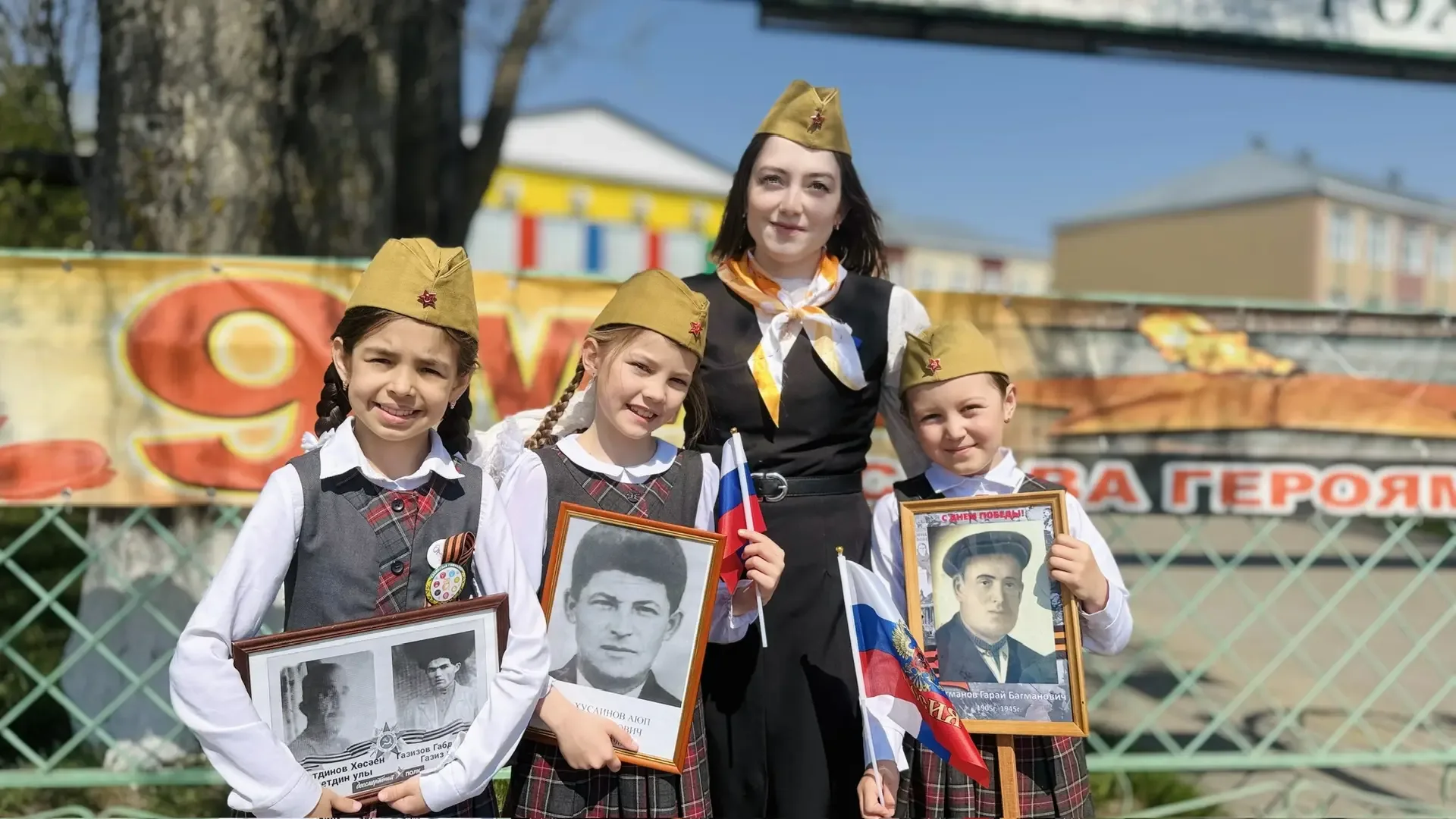 🕊️Пока мы помним — они живы. Бессмертный полк объединяет века и поколения.  #ЭхоПобеды #НавигаторыДе