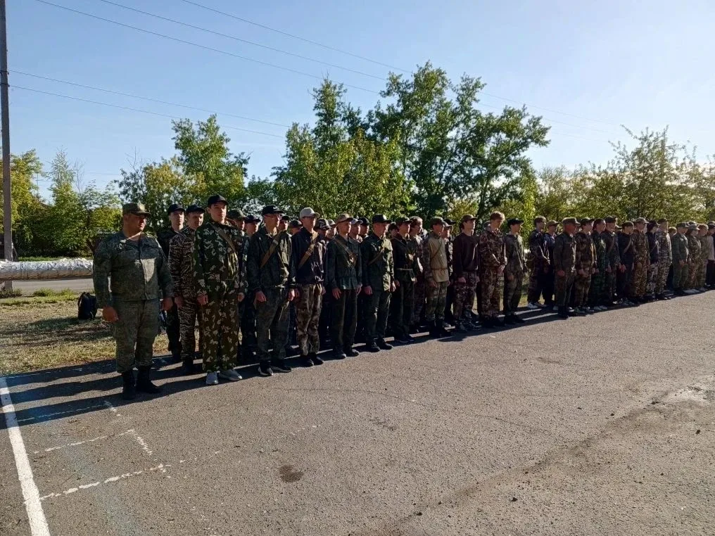 С 18 по 22 мая на базе клуба "Десантник" проходят учебные сборы для юношей 10 классов. В этом году в