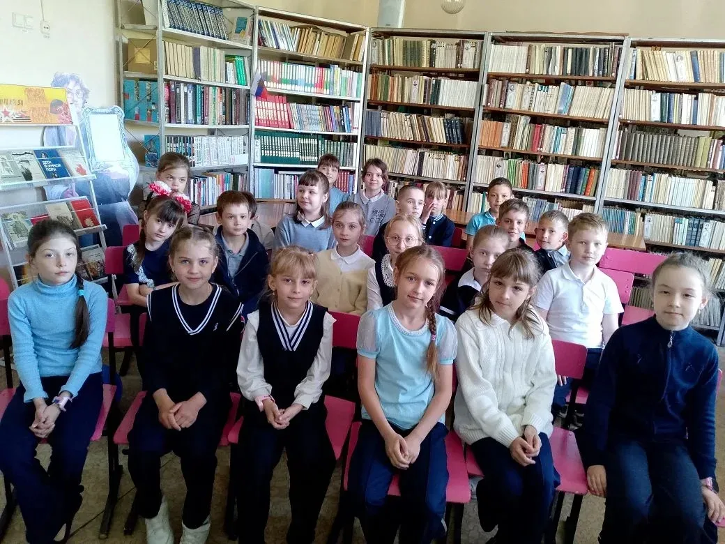 Сегодня дети 2 А класса  побывали в кукольном школьном театре под руководством Беликовой Ю.А и посмо