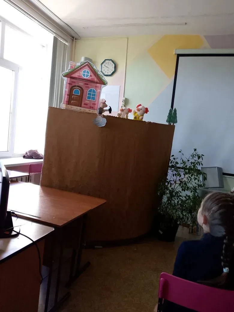 Сегодня дети 2 А класса  побывали в кукольном школьном театре под руководством Беликовой Ю.А и посмо