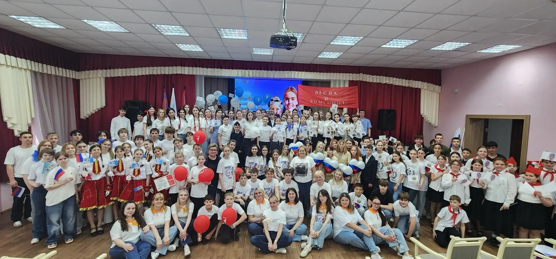 🎉 День детских объединений: ярко, торжественно, вдохновляюще! 🎉  Сегодня в гимназии № 10 прошло райо
