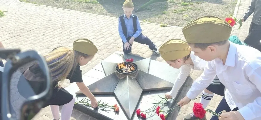 День Победы  Каждый год накануне великого праздника - Дня Победы – ученики начальных классов нашей ш