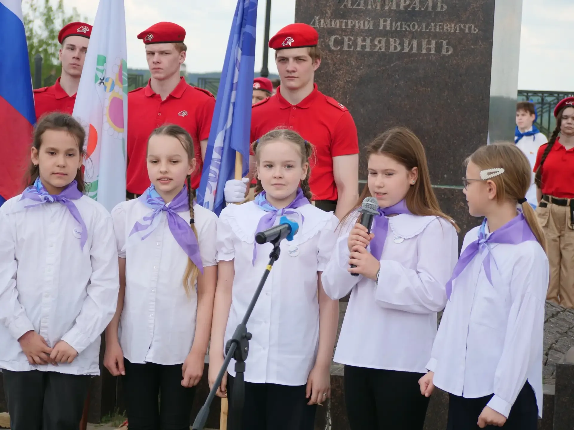 Накануне Дня детских общественных объединений юных боровчан посвятили в "Орлят России".  Сегодня наш