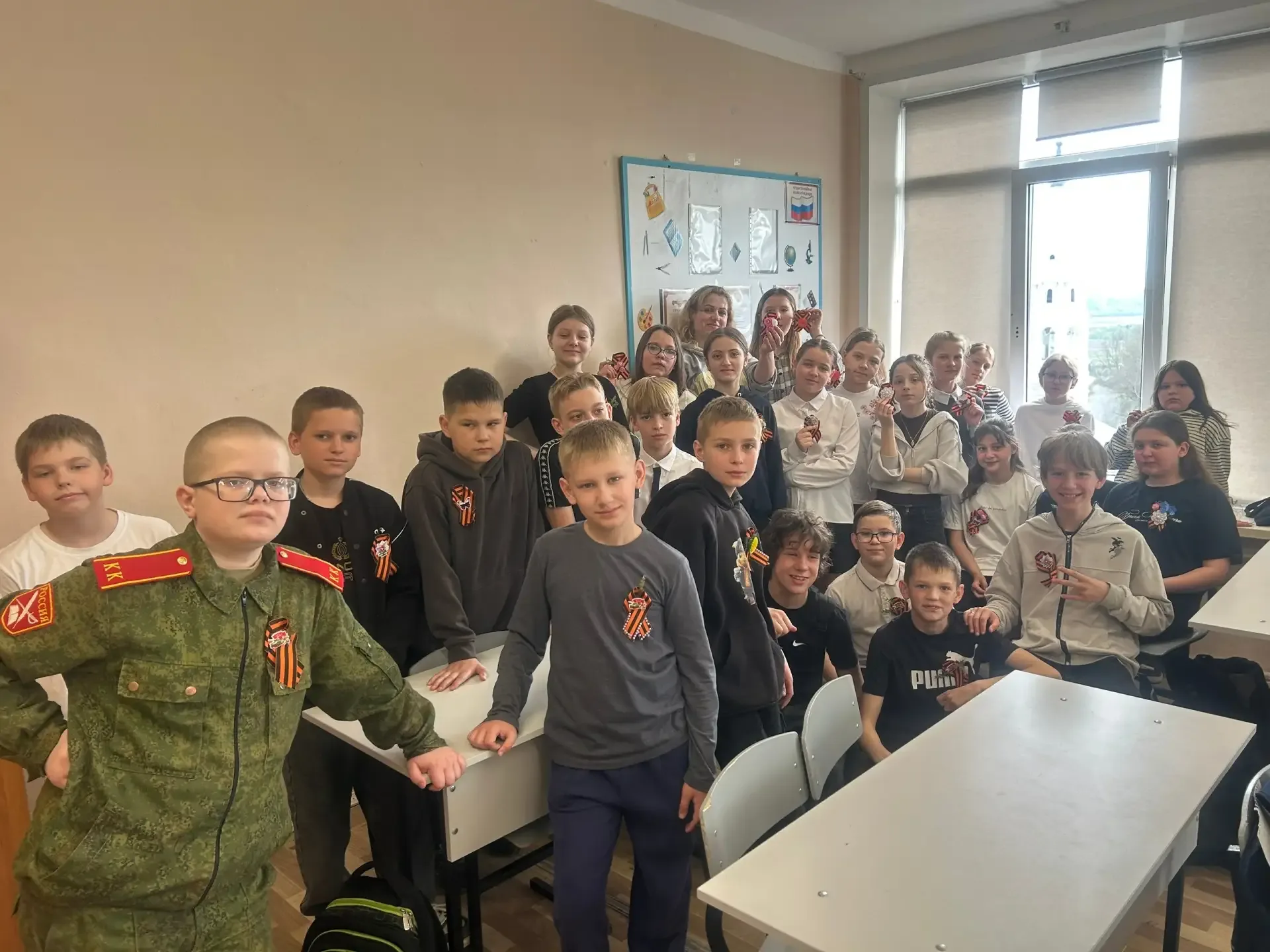 8 мая, в преддверии Дня Победы, для учащихся 5 «В» класса был проведен мастер-класс по созданию геор