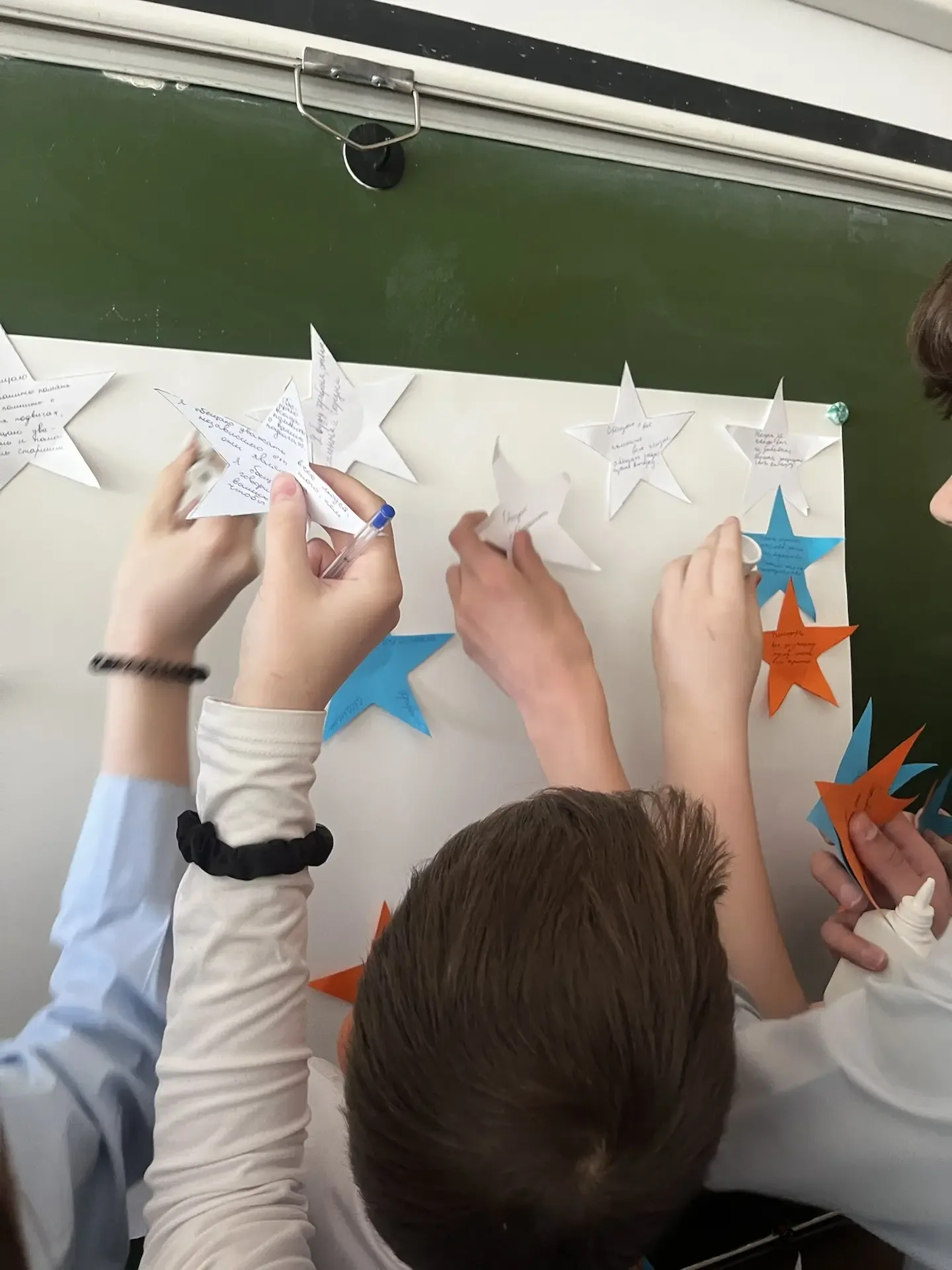 🇷🇺 Сила Победы — в единстве народов!  Ученики 6 «Л» класса приняли участие в региональной акции. На 