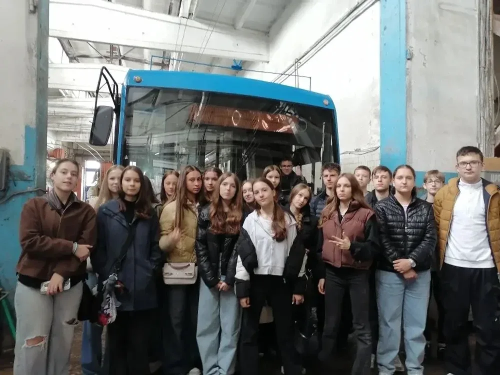 🚌 ⚙️Учащиеся 8 «В» класса совместно с Мигуновой Людмилой Викторовной побывали на экскурсии в МУП «Эк