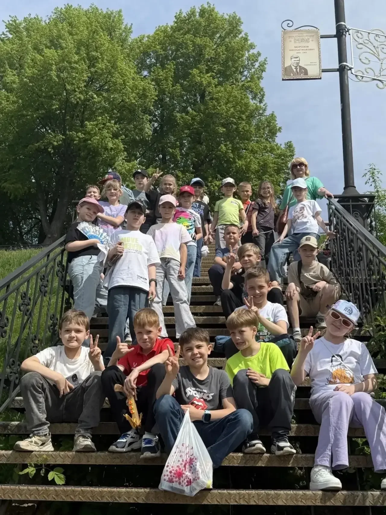 🏛️15 мая ребята 2 "В" класса совместно с классным руководителем Белозеровой Надеждой Викторовной сов