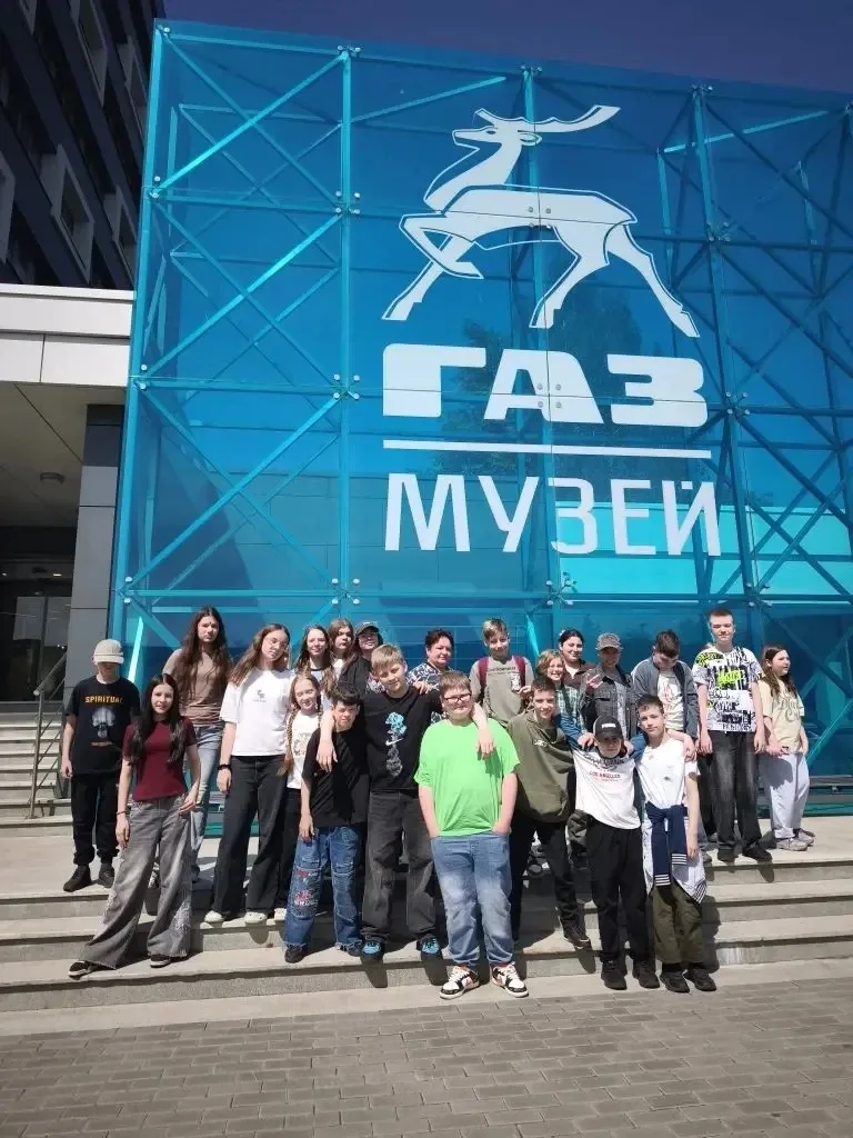 🚗 Ученики 5А класса совместно с Казаковой Еленой Владимировной побывали в музее ГАЗ и окунулись в ми