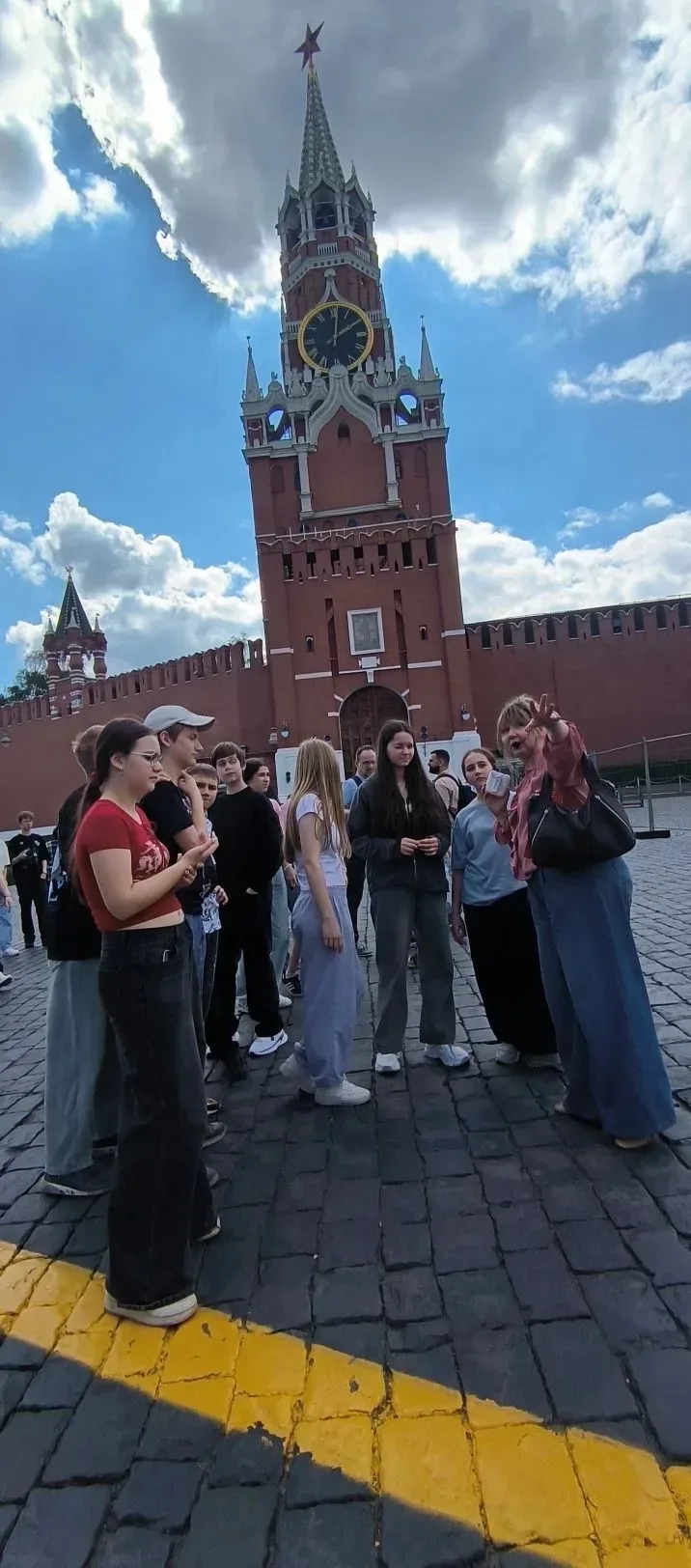 🎥 16 мая 7Б под руководством Киселевой Виктории Николаевны побывал на обзорной экскурсии по Москве и