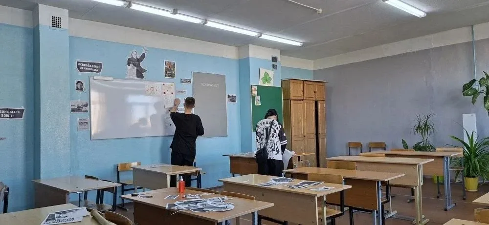 👍Окна Победы от 8В класса.  👏Учащиеся  класса активно украшали окна нашей школы ко Дню Победы. 🔥Нахо