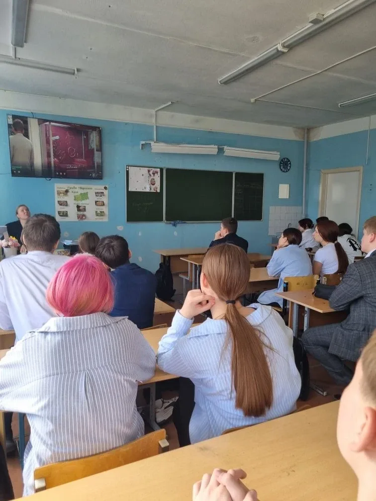 👉Много нового и разнообразного в систему воспитательных занятий вносят киноуроки. Таким образом, кин
