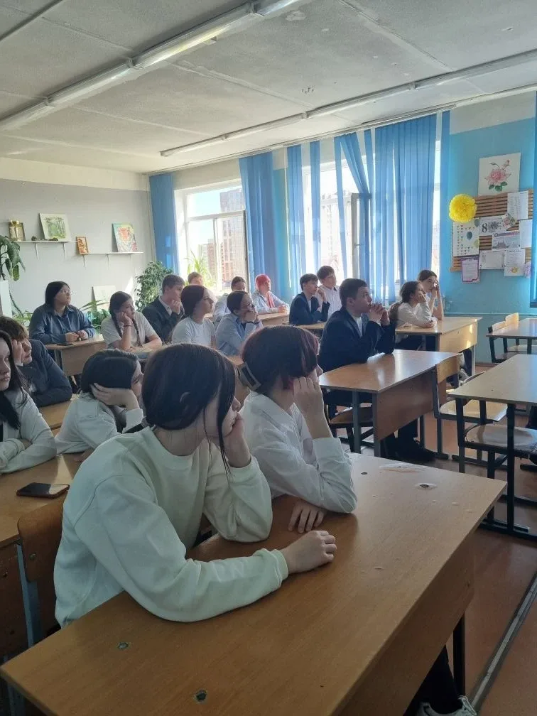 👉Много нового и разнообразного в систему воспитательных занятий вносят киноуроки. Таким образом, кин
