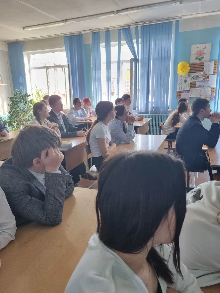 👉Много нового и разнообразного в систему воспитательных занятий вносят киноуроки. Таким образом, кин