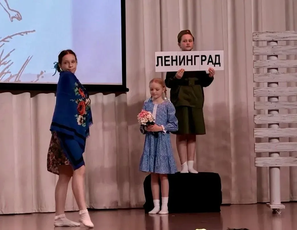 Спектакль «Платочек»: маленькие актёры — большие эмоции! Ученики 4 «Д» класса под руководством своег