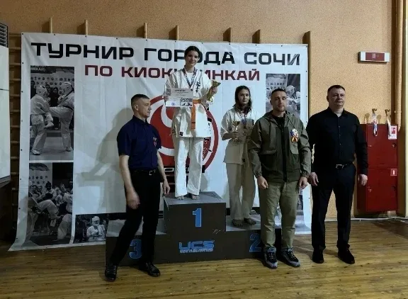 Поздравляем! Виктория Гусева, ученица 6"Г" класса, приняла участие в первенстве города по Киокусинка