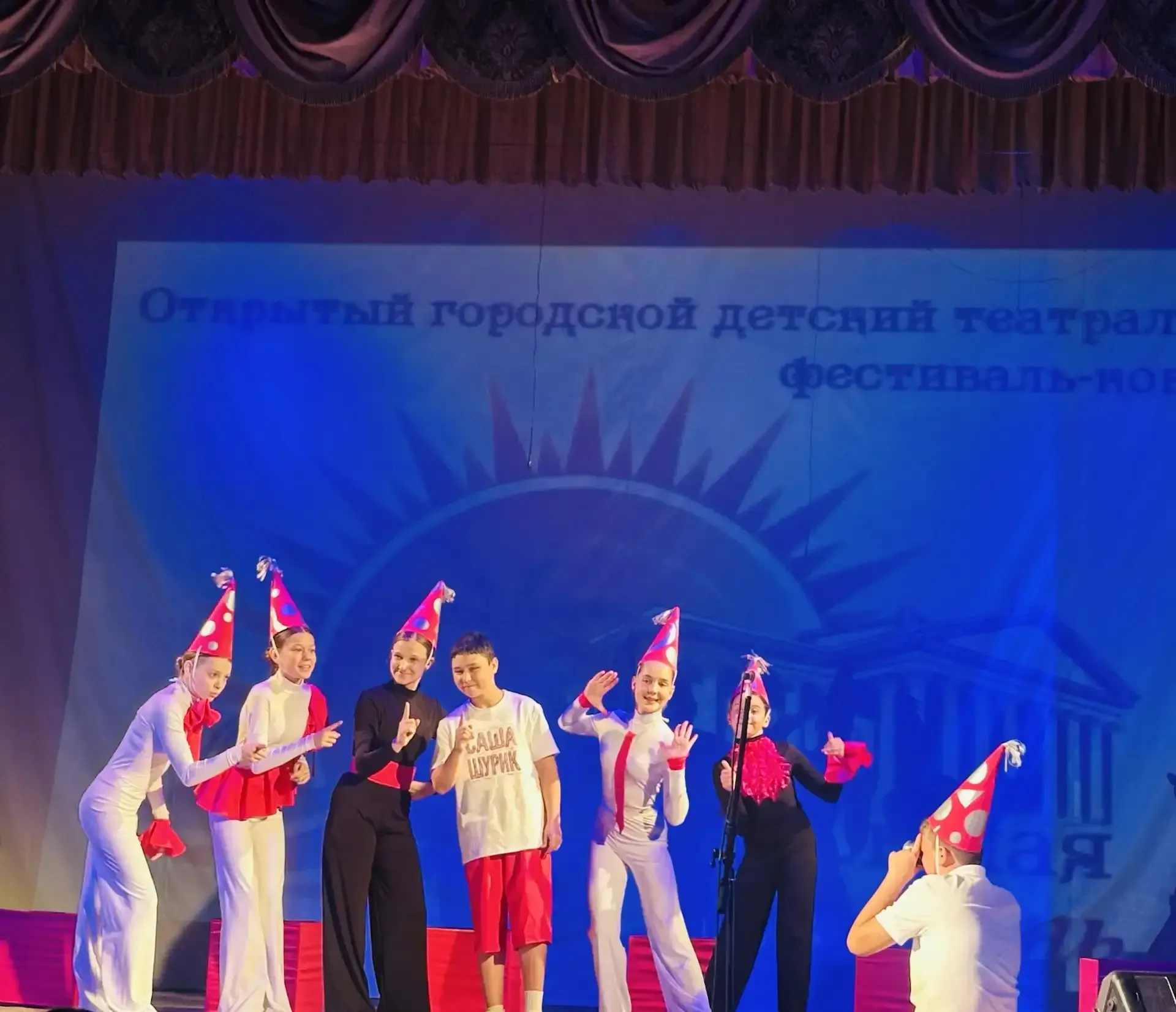 Сегодня ребятам из 6 «В» класса представилась замечательная возможность стать зрителями гала-концерт