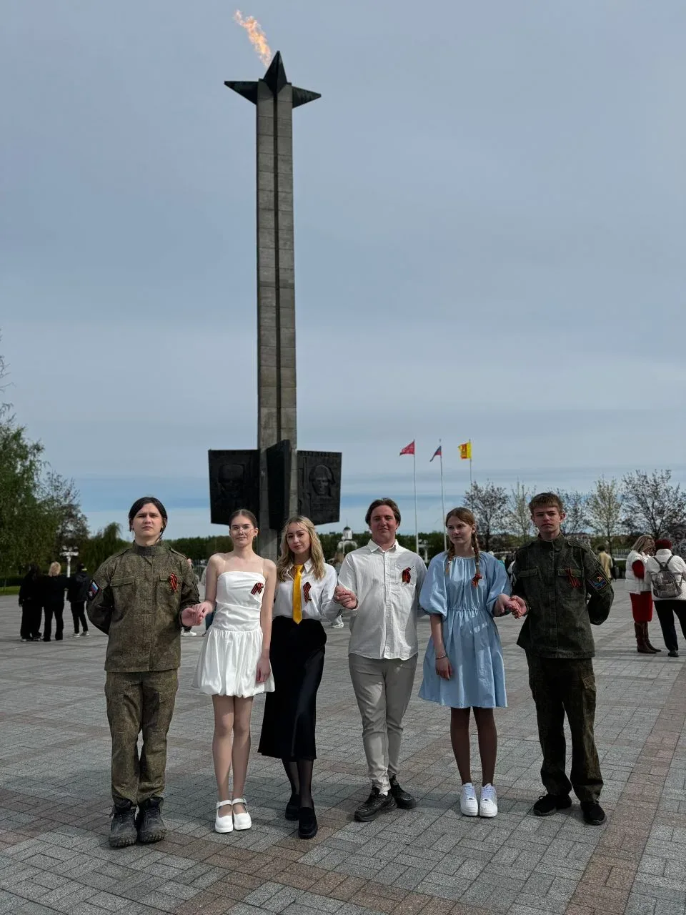 🇷🇺НОВОСТИ ШКОЛЫ  🔥 9 мая ученики МБОУ ЦО №57 вместе с советником директора по воспитанию Дианой Влад