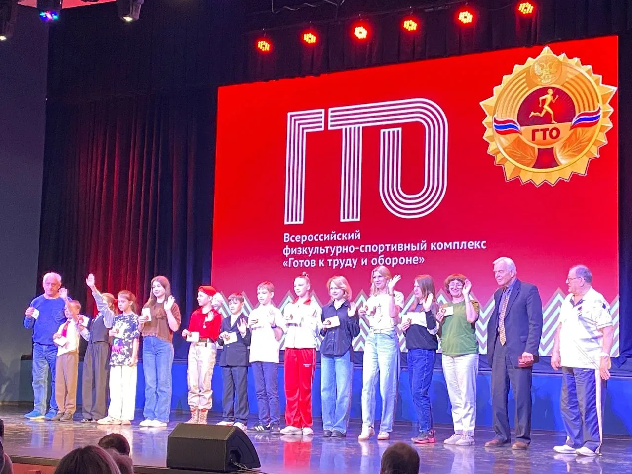 🏆 Поздравляем Сафронова Андрея, ученика 5 «В» класса, с успешным выполнением нормативов ВФСК ГТО!  🏅