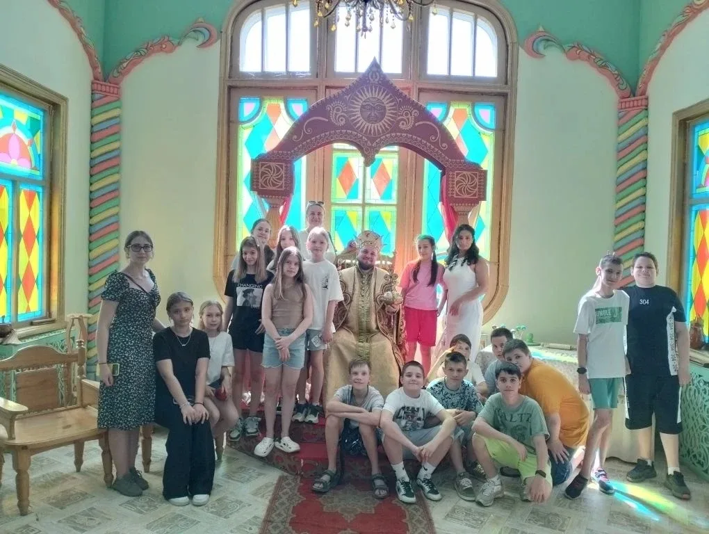 В ГОСТИ К ЦАРЮ ГОРОХУ!  2⃣2⃣ мая 2⃣0⃣2⃣6⃣года учащиеся 5 "В" класса с классным руководителем  Гладки