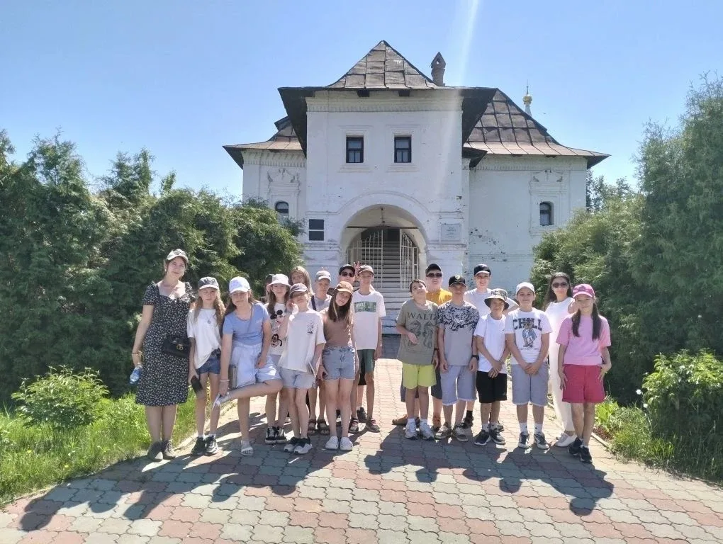 В ГОСТИ К ЦАРЮ ГОРОХУ!  2⃣2⃣ мая 2⃣0⃣2⃣6⃣года учащиеся 5 "В" класса с классным руководителем  Гладки