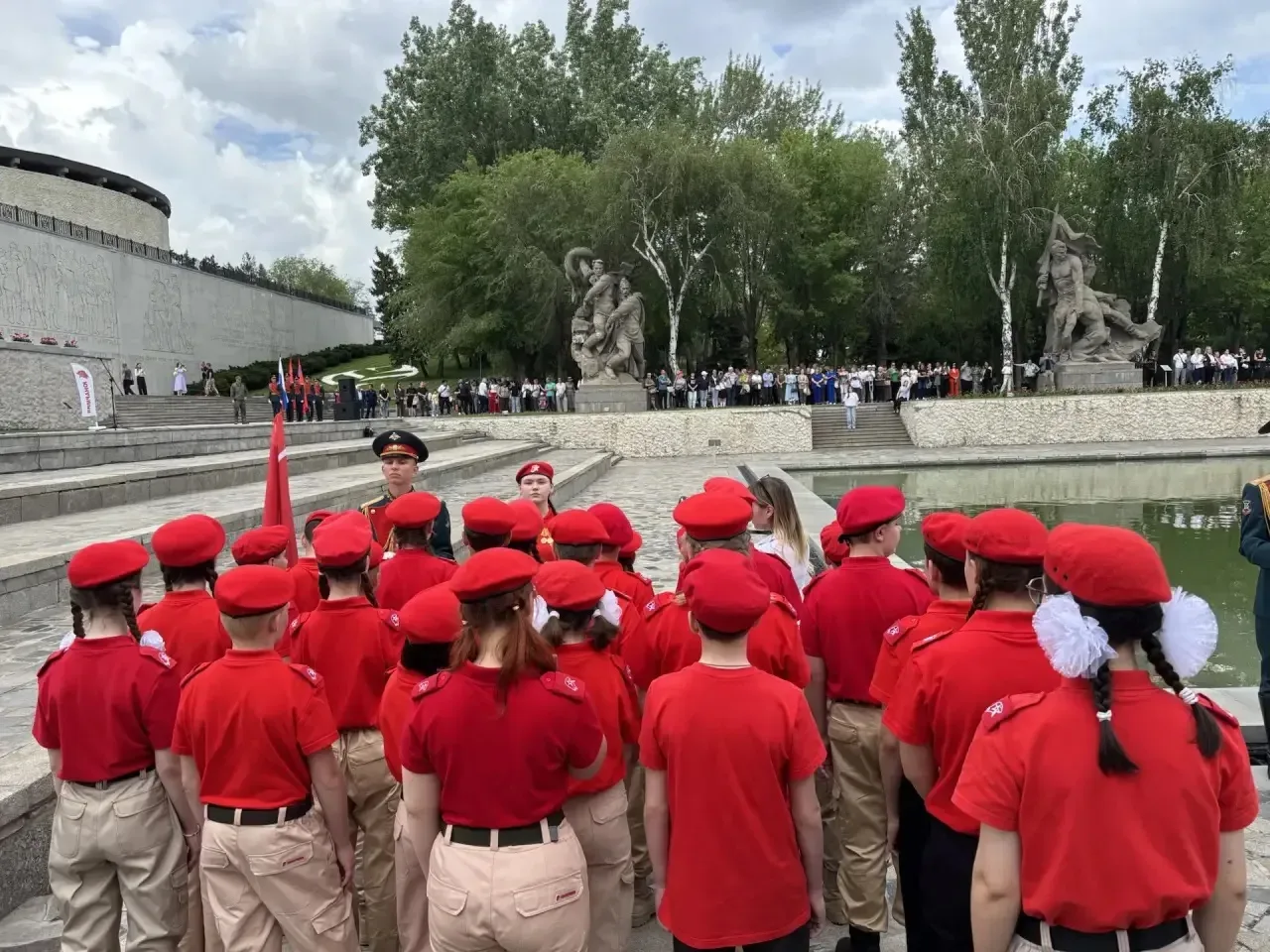 Здесь клянутся героям. Здесь помнят. Здесь верят.  14 мая 2026 года главная высота России — Мамаев К