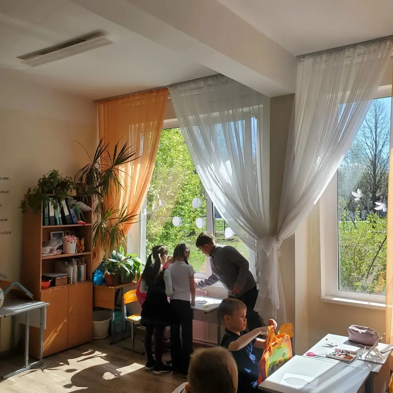Всероссийская акция «Окна Победы» — это патриотический проект, который проходит в преддверии Дня Поб
