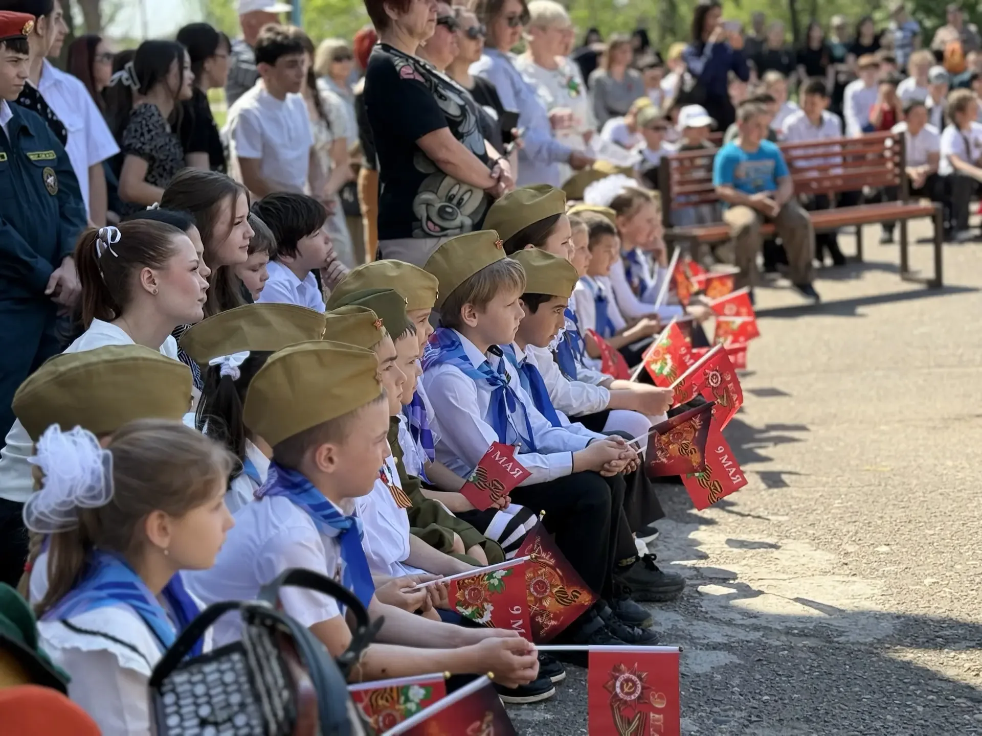 🕊️⭐️«Подвигу жить в веках: праздничный концерт «День ПОБЕДЫ»🕊️⭐️  Сегодня в школьном дворе третьего 