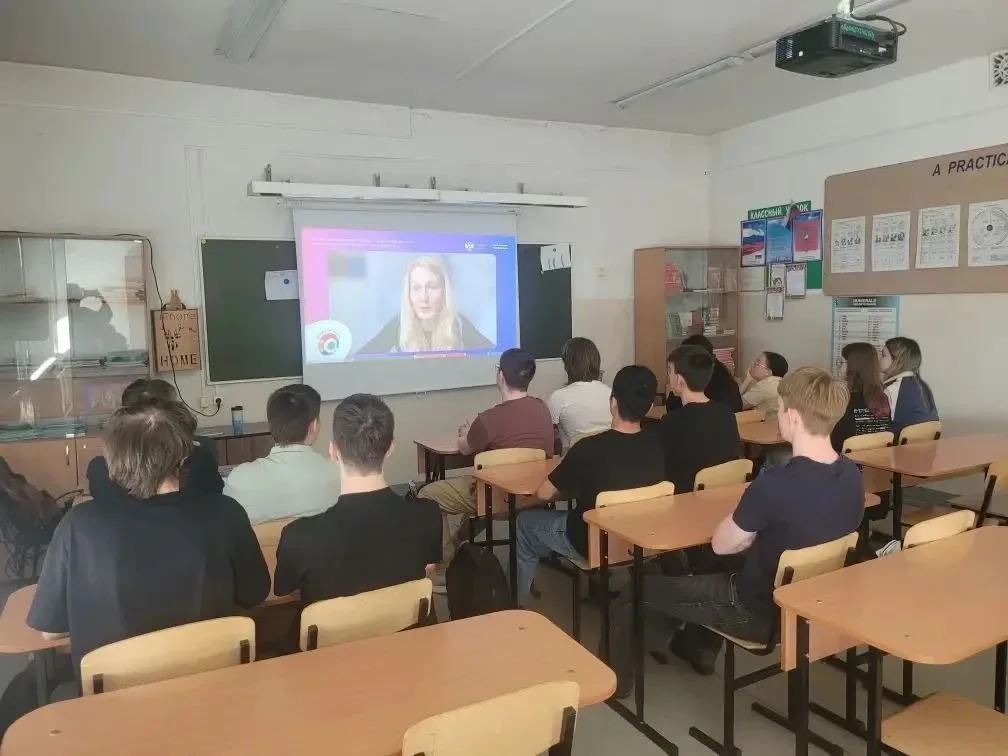 В рамках повышения финансовой грамотности среди молодежи 🧑🎓 для десятиклассников организовали серию 