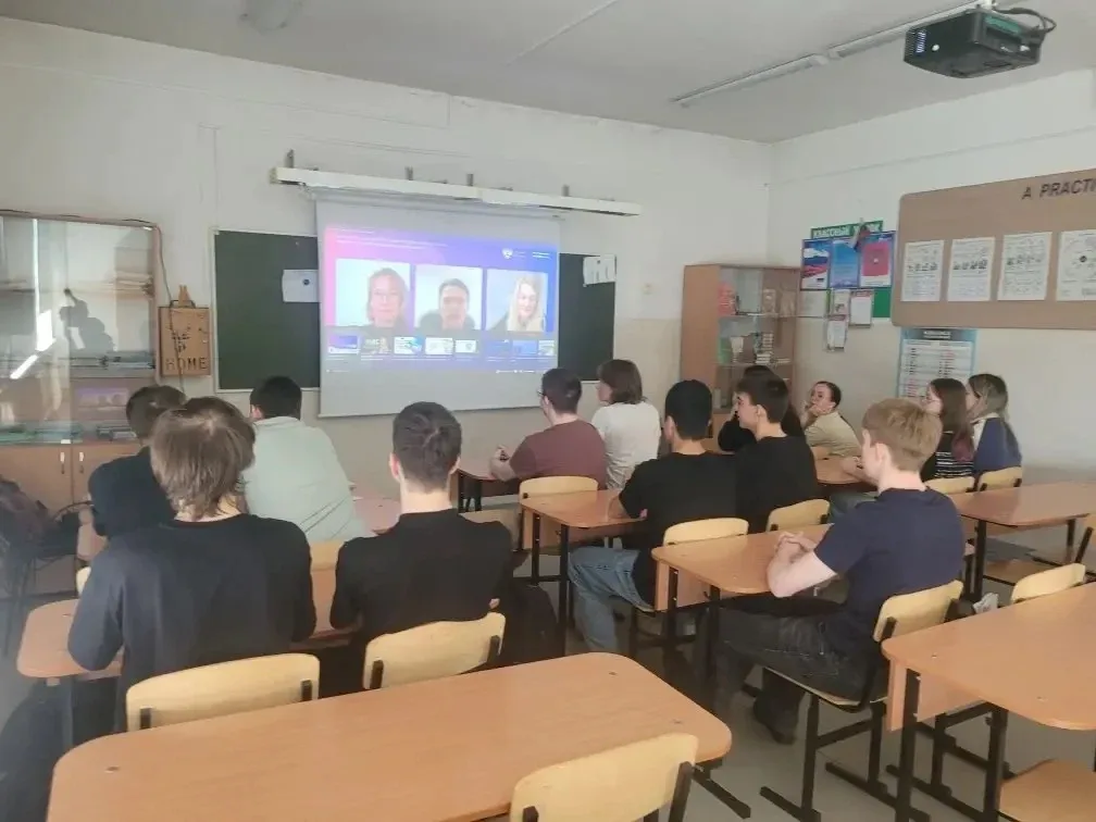 В рамках повышения финансовой грамотности среди молодежи 🧑🎓 для десятиклассников организовали серию 
