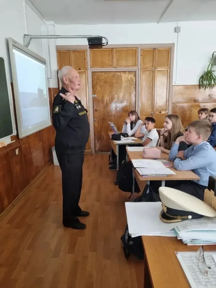 🇷🇺 Урок Мужества в 6 «Б» классе  Совместно с  Первомайским Советом ветеранов войны, труда, вооруженн