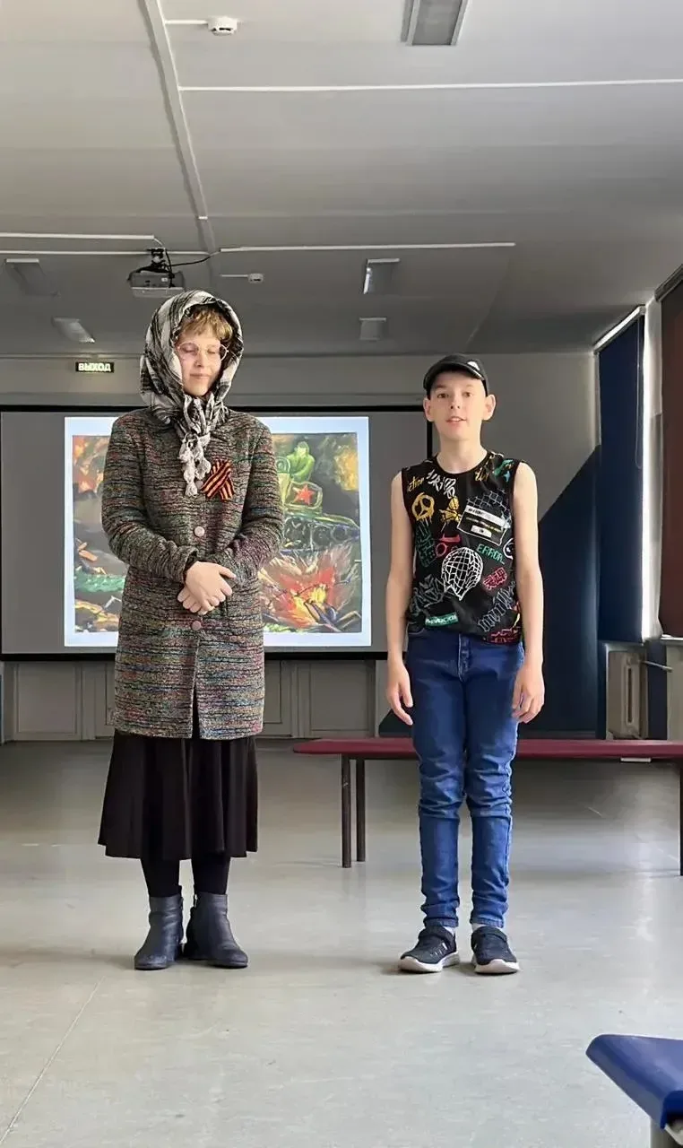🎭 14 мая прошёл отчётный мини-спектакль театральной студии «Креатив» — «У войны не детское лицо»   С