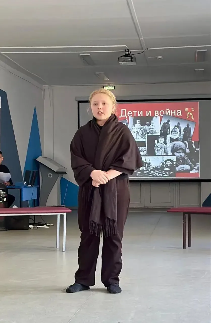 🎭 14 мая прошёл отчётный мини-спектакль театральной студии «Креатив» — «У войны не детское лицо»   С