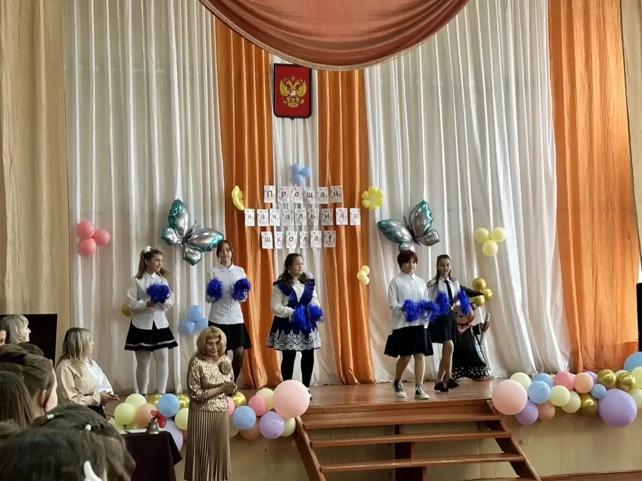 🎓 Прощай, начальная школа!  22 мая в нашей школе прошла торжественная линейка, посвящённая окончанию