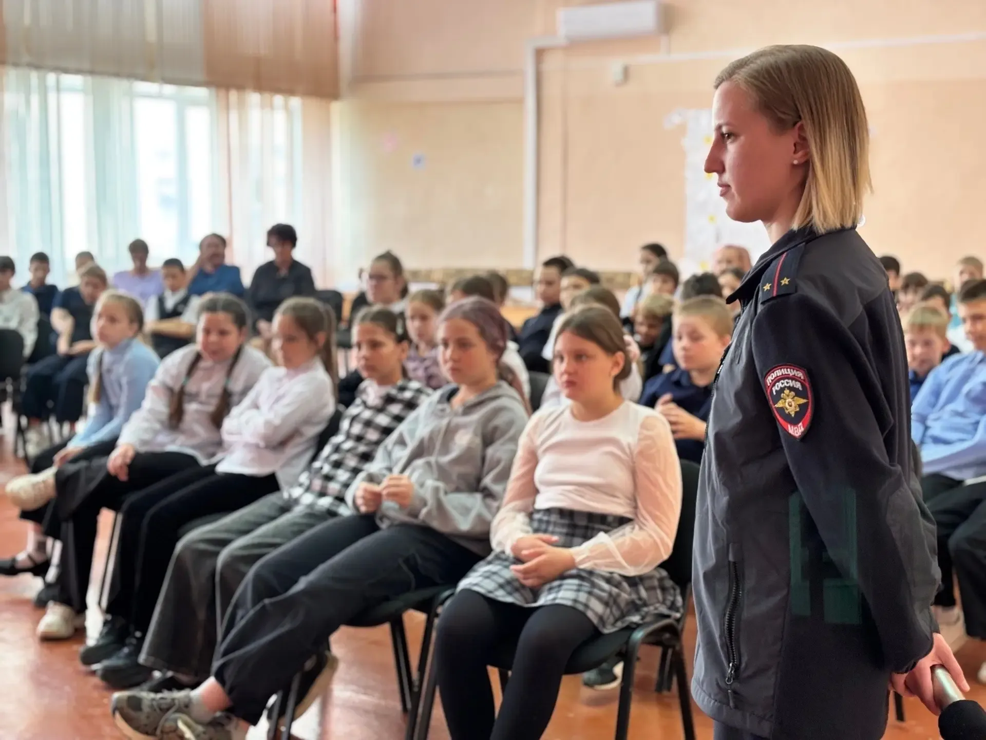 В школе прошла встреча с инспектором Госавтоинспекции  👮15 мая в рамках «Декады дорожной безопасност