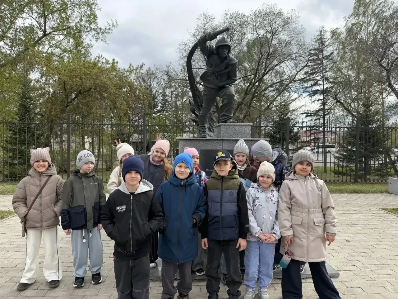 Обучающиеся 2В класса побывали на увлекательной экскурсии во Всероссийском добровольном пожарном общ