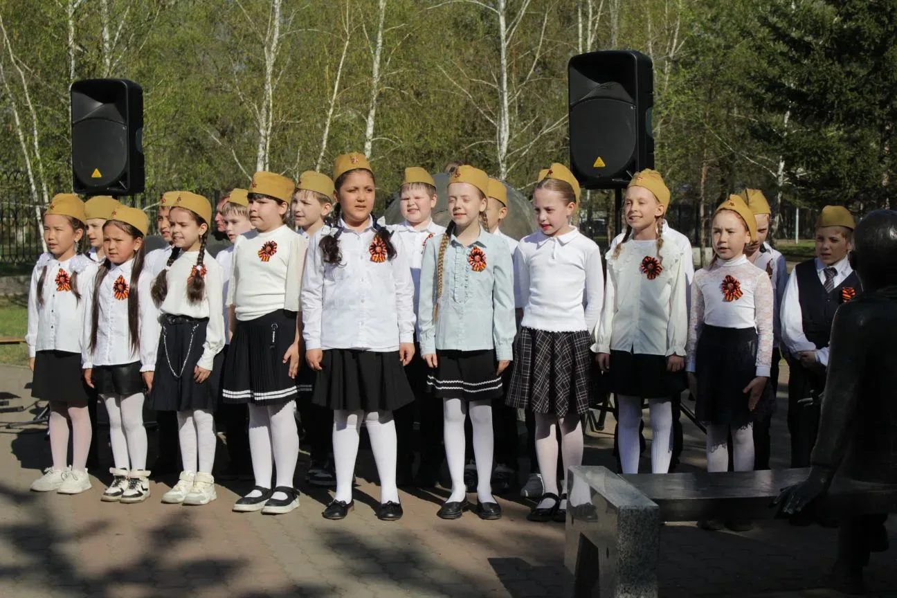 ☀️ Победная весна в сквере «Солнечный»!  8 мая наша школа подарила жителям района настоящий праздник