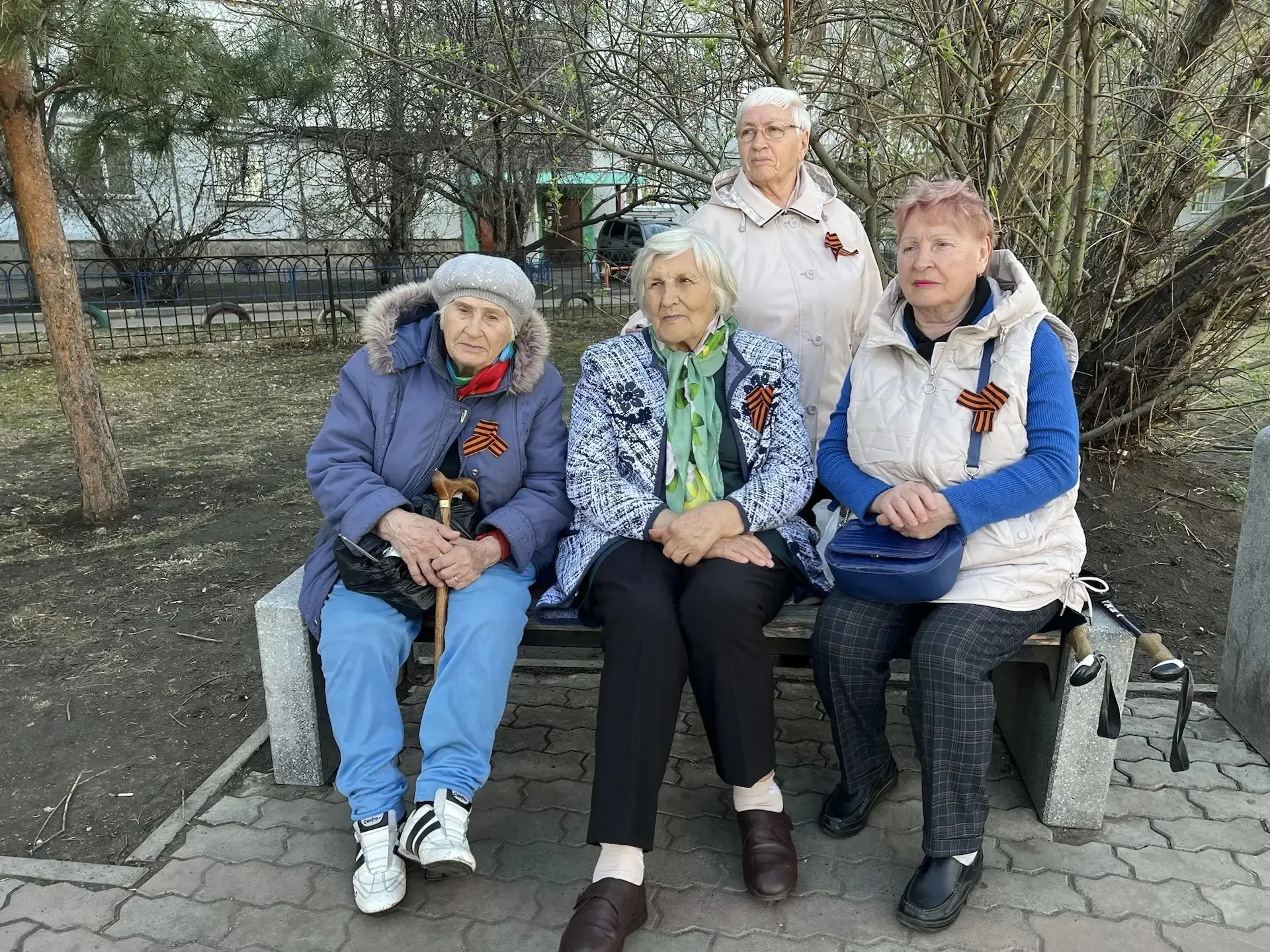 Вчера в сквере «Солнечный» было особенно атмосферно! 🎗 Ученики нашей школы провели традиционную акци
