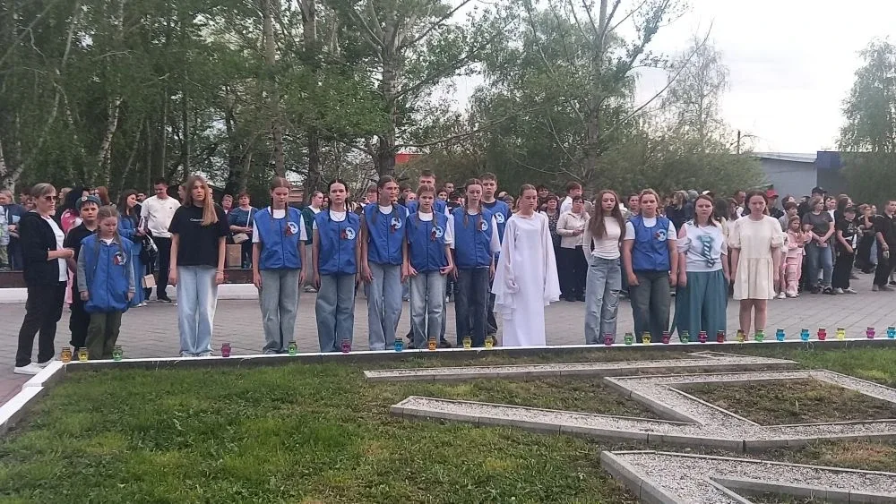 🕊Активисты "Волонтеров Победы" школы №2 приняли участие в патриотической акции "Молодёжь помнит". 🇷🇺
