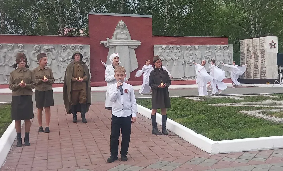 🕊Активисты "Волонтеров Победы" школы №2 приняли участие в патриотической акции "Молодёжь помнит". 🇷🇺