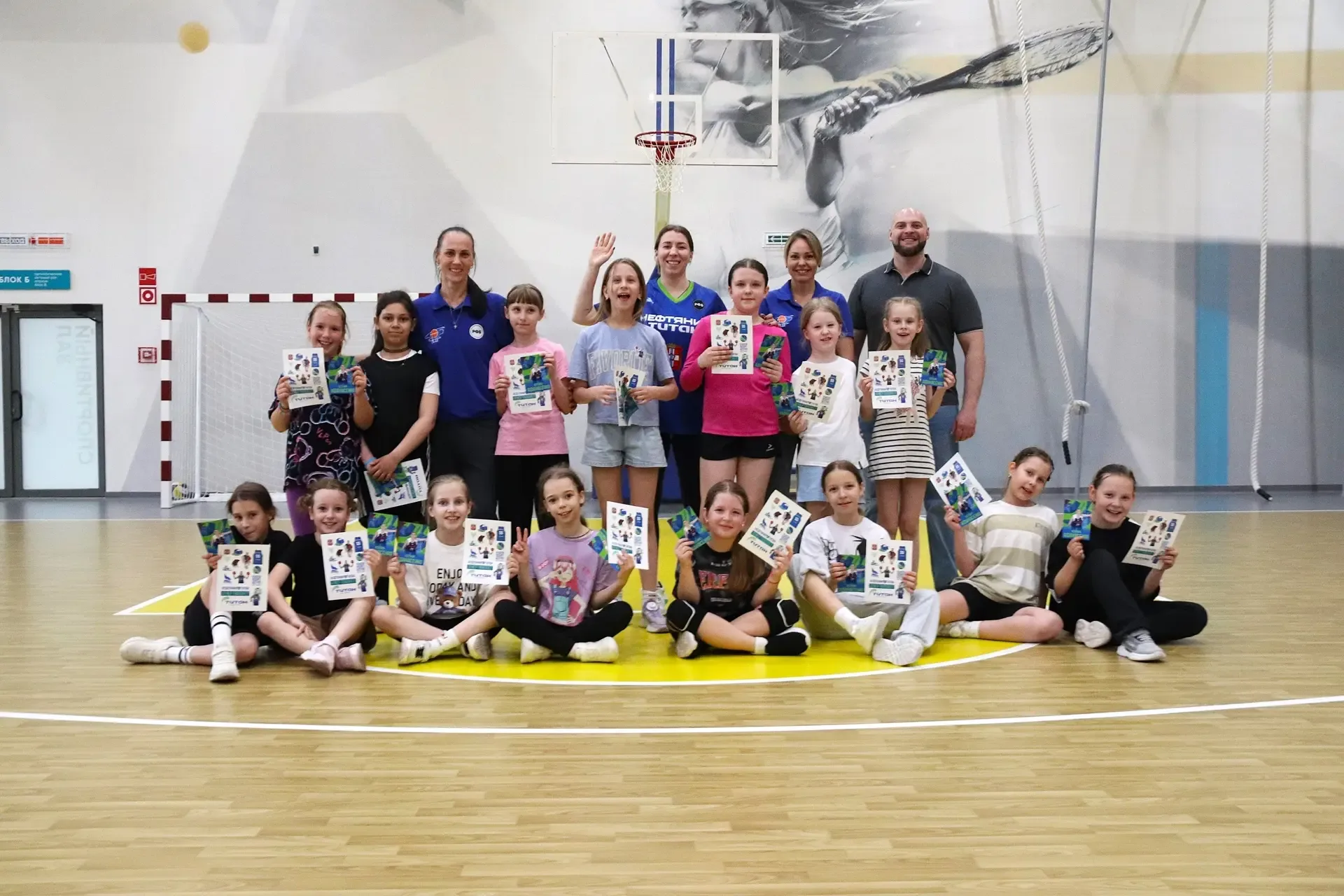 🏀В лицее прошел мастер-класс по баскетболу.   Воспитанница Омского баскетбола Ксения Афанасенко в ко